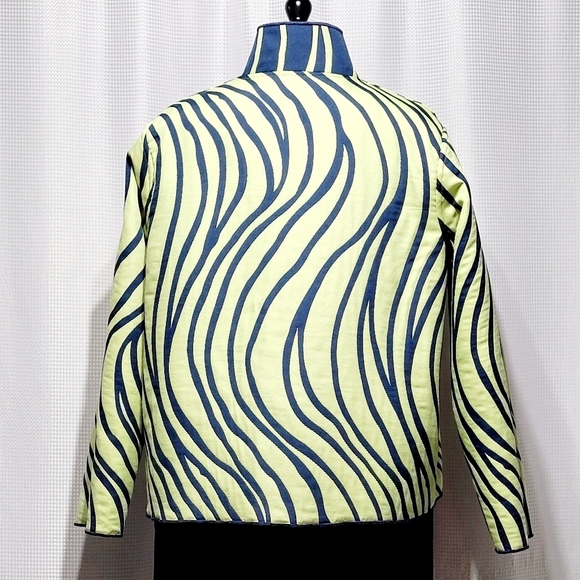 Winding Rivers Reversible Quilted Blue & Green Wave Design (XL) Made in U.S.A. - Picture 4 of 9